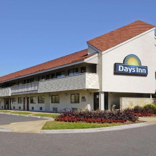 Days Inn by Wyndham Overland Park Thumbnail