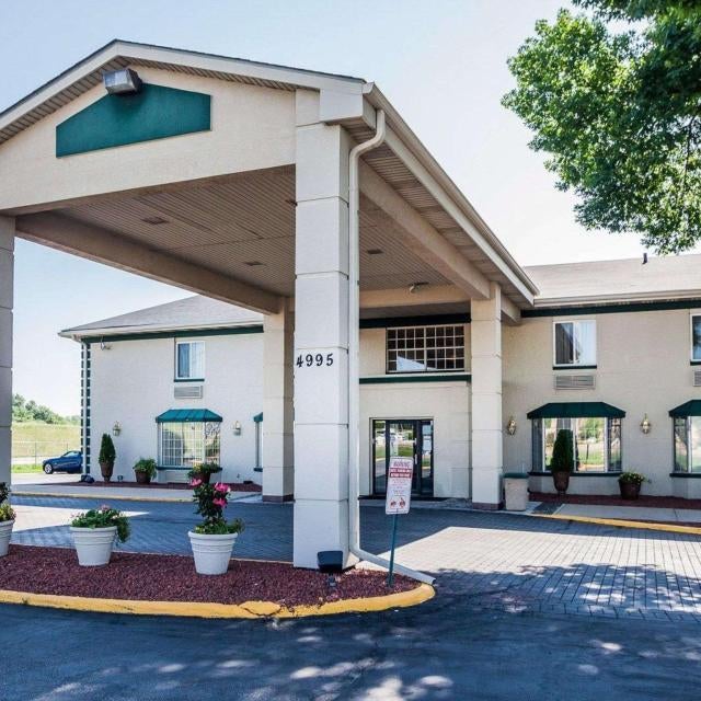 Quality Inn & Suites Des Moines - Merle Hay Road Thumbnail
