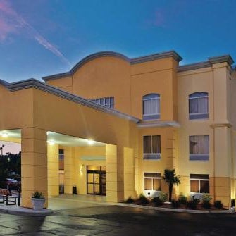 La Quinta Inn & Suites by Wyndham Florence Thumbnail