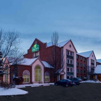 La Quinta Inn & Suites by Wyndham Cleveland Macedonia Thumbnail