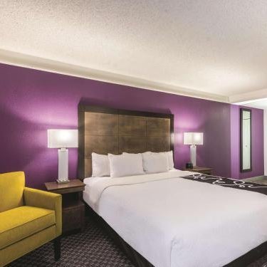 La Quinta Inn & Suites by Wyndham Cincinnati Sharonville Thumbnail