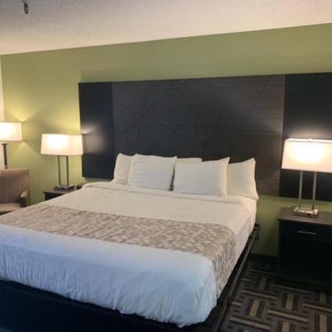 La Quinta Inn & Suites by Wyndham Cincinnati North Thumbnail