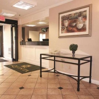 La Quinta Inn & Suites by Wyndham Detroit Canton Thumbnail