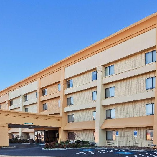 La Quinta Inn & Suites by Wyndham Springdale Thumbnail