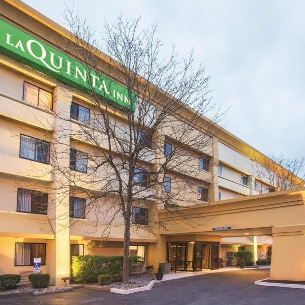 La Quinta Inn & Suites by Wyndham Hartford Bradley Airport Thumbnail