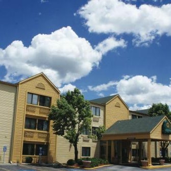 La Quinta Inn & Suites by Wyndham Kansas City North Thumbnail