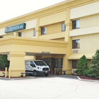 La Quinta Inn & Suites by Wyndham Milwaukee Airport / Oak Creek Thumbnail