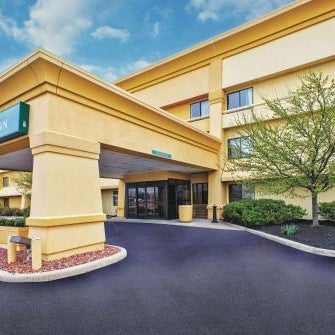 La Quinta Inn & Suites by Wyndham Toledo Perrysburg Thumbnail