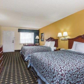 Days Inn & Suites by Wyndham Warner Robins Near Robins AFB Thumbnail