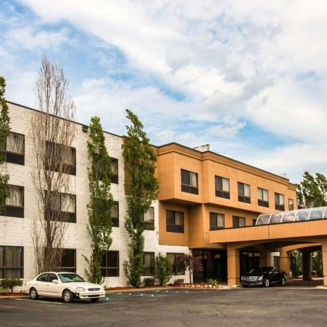 American Inn & Suites Thumbnail