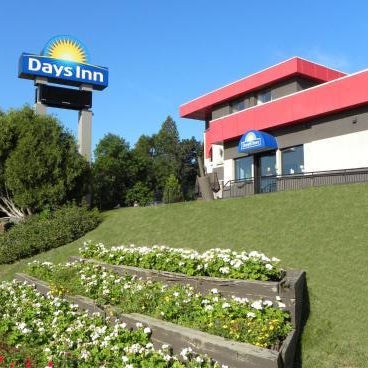 Days Inn by Wyndham Duluth Lakewalk Thumbnail