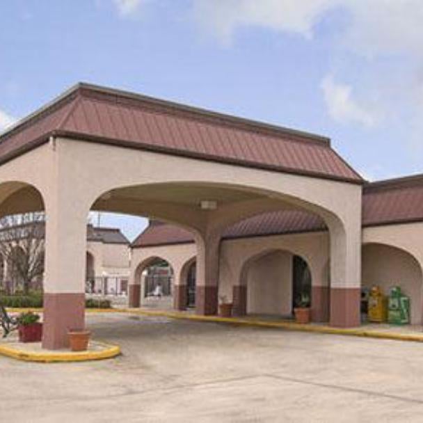 Days Inn & Suites by Wyndham Starkville Thumbnail