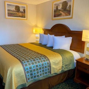 Harrisonville Inn & Suites Thumbnail
