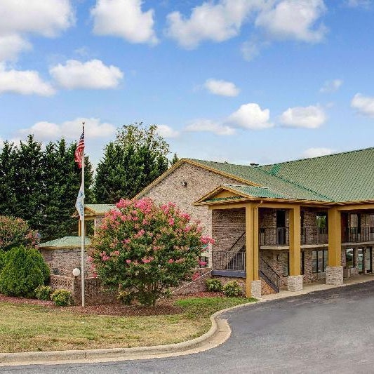 Days Inn by Wyndham Conover-Hickory Thumbnail