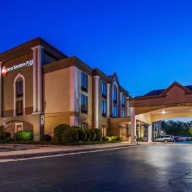 Wingate by Wyndham Greensboro-Coliseum Thumbnail