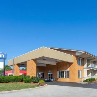 Days Inn by Wyndham Breezewood Thumbnail