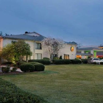 Super 8 by Wyndham Lancaster Thumbnail