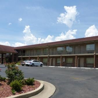 Red Roof Inn & Suites Cleveland, TN Thumbnail