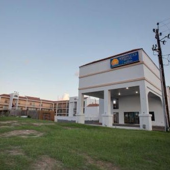 WindWater Hotel and Marina Thumbnail