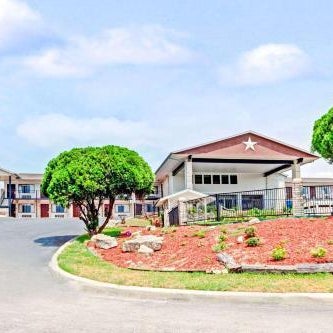 Days Inn by Wyndham Boerne Thumbnail