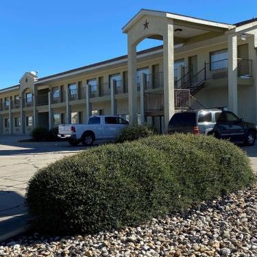 SureStay Hotel by Best Western Floresville Thumbnail