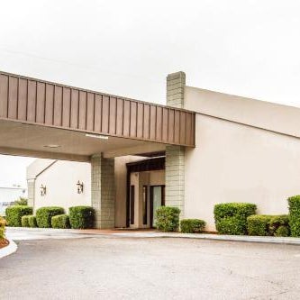 Executive Inn and Suites Thumbnail
