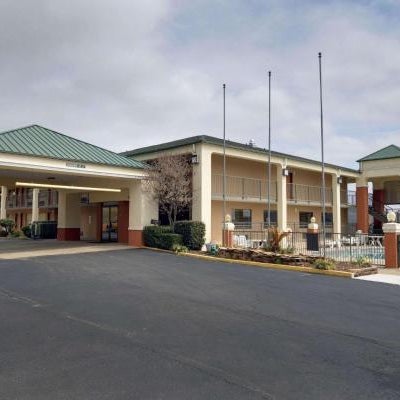 Quality Inn & Suites Clarksville Thumbnail