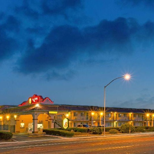 Super 8 by Wyndham Tucson Downtown Convention Center