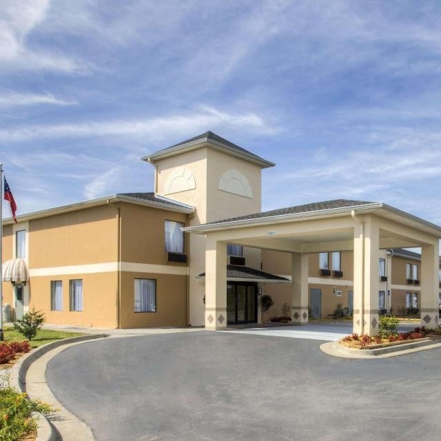 Quality Inn Fitzgerald Thumbnail