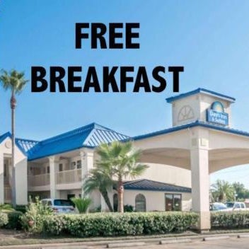 Days Inn & Suites by Wyndham Winnie Thumbnail
