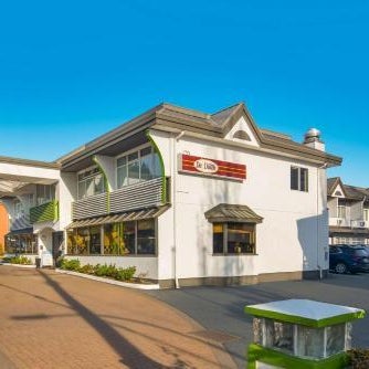SureStay Hotel by Best Western North Vancouver Capilano Thumbnail