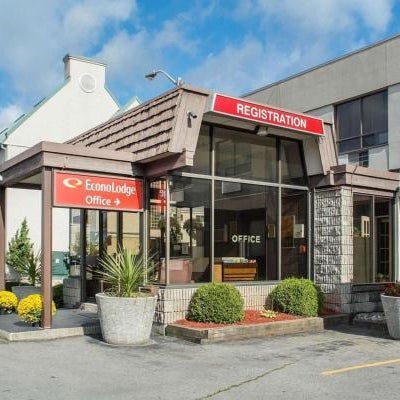 Econo Lodge By The Falls Thumbnail