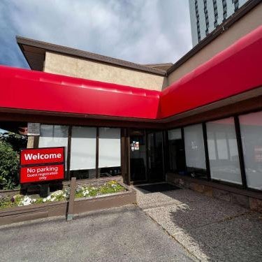 Econo Lodge Motel Village Thumbnail