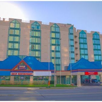 Ramada by Wyndham Niagara Falls/Fallsview Thumbnail