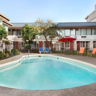 Days Inn by Wyndham Victoria Airport Sidney Thumbnail