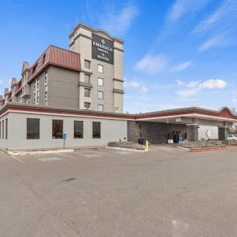 Emerald Hotel & Suites Calgary Airport Thumbnail
