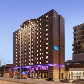 Travelodge by Wyndham Montreal Centre Thumbnail
