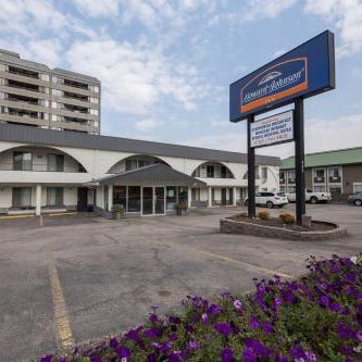 Howard Johnson by Wyndham Downtown Kamloops Thumbnail