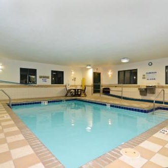 Country Inn & Suites by Radisson, Stevens Point, WI Thumbnail