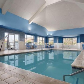 Country Inn & Suites by Radisson, Williamsburg Historic Area, VA Thumbnail