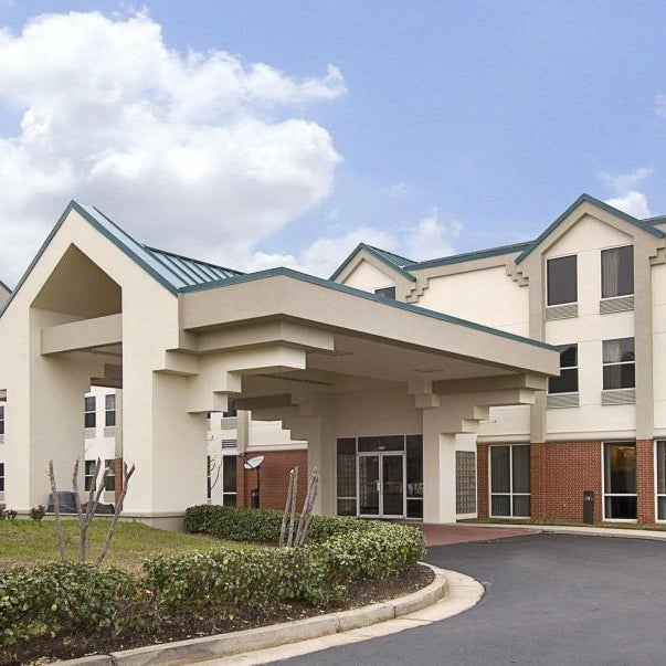 Days Inn & Suites by Wyndham Ridgeland Thumbnail