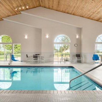 Country Inn & Suites by Radisson, Pella, IA Thumbnail