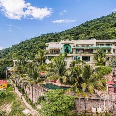 Luxury Ocean Frontage Boutique Suites Thumbnail
