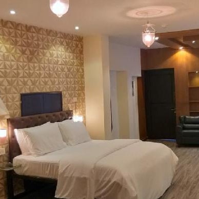 creek hotel Thumbnail