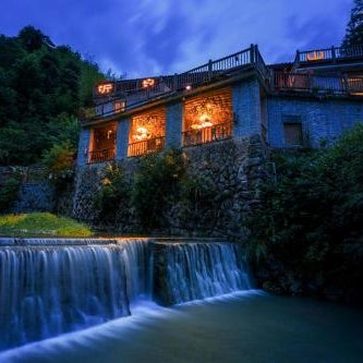 Nanjin Earthen Listen Spring Villa