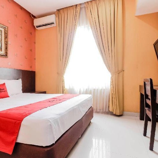 RedDoorz @ La Mega near Pasar Pagi Cirebon
