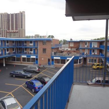 Empress Inn and Suites by the Falls Thumbnail