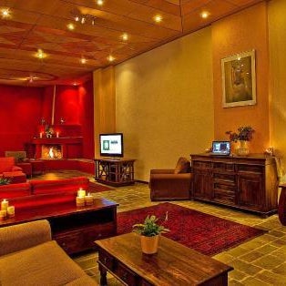 Arahova Inn Hotel