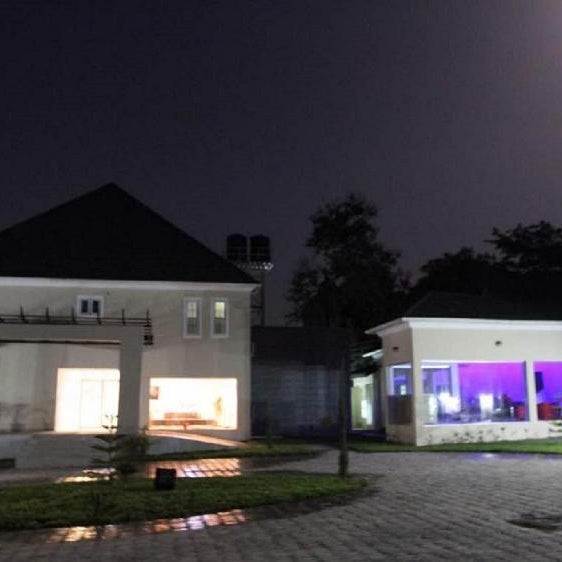 The Point Hotel & Suites