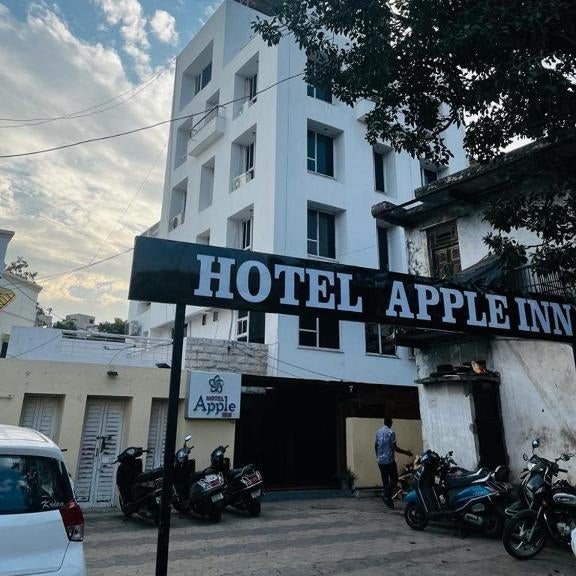 Super Collection O Ashram Road Near Sardar Bridge Formerly Hotel Apple Inn Thumbnail